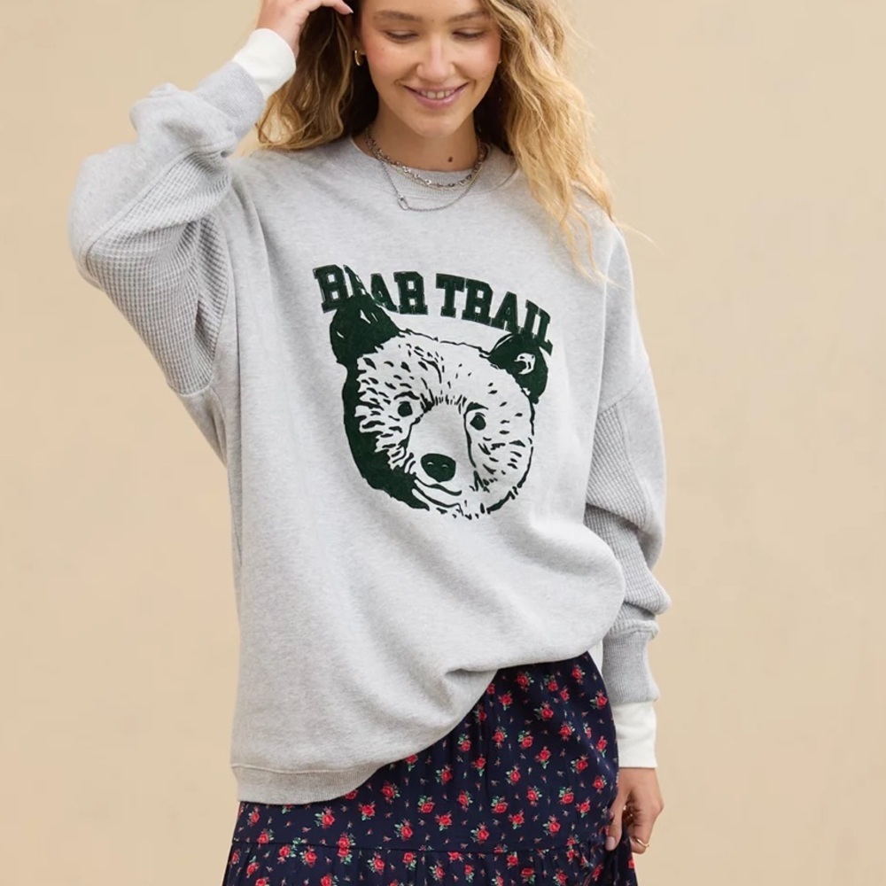 Aerie Gray Getaway “Bear Trail” Cozy Crewneck Sweatshirt Size XS Used